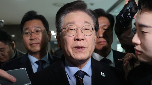 <b>이재명</b> "헌정파괴 사실 없어지지 않아"