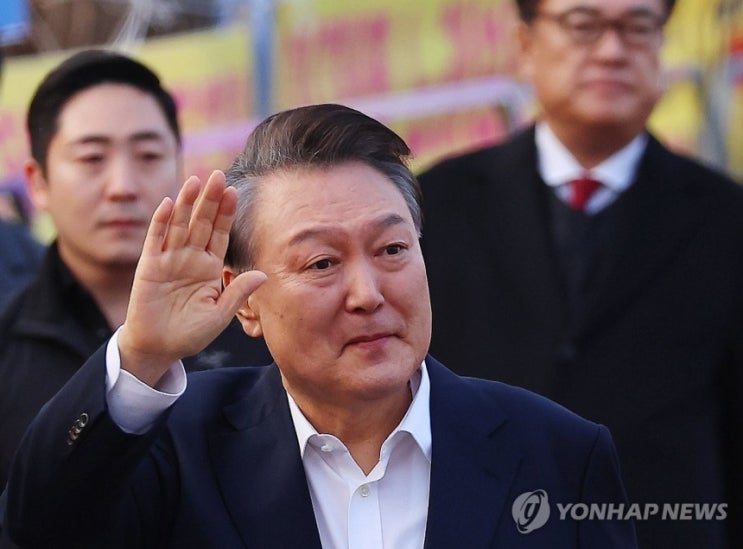 검찰, 법원 구속취소 수용…윤 대통령 체포 52일만에 풀려나 검찰, 법원 구속취소 수용…윤 대통령 체포 52일만에 풀려나