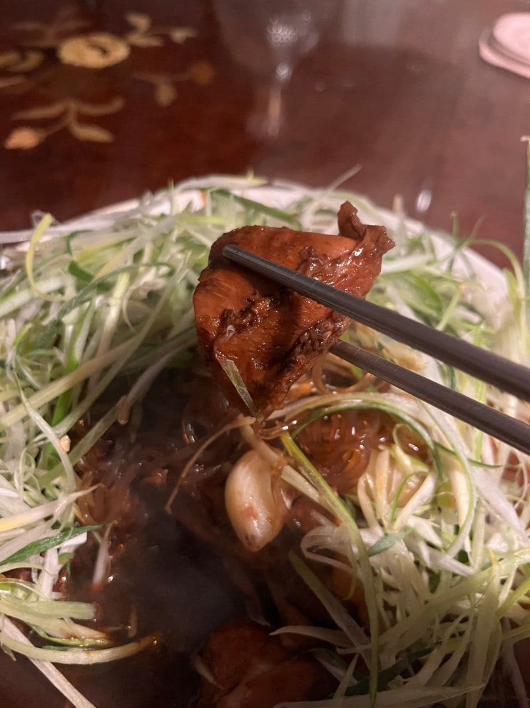  [역전요리]간만에 파닭이 땡겨 포장했거든? 근데 맛이 별로라 입맛이 죽어버렸는데, 아침에 안동찜닭으로 부활시킴.(파닭이 찜닭으로 변하는 레시피)