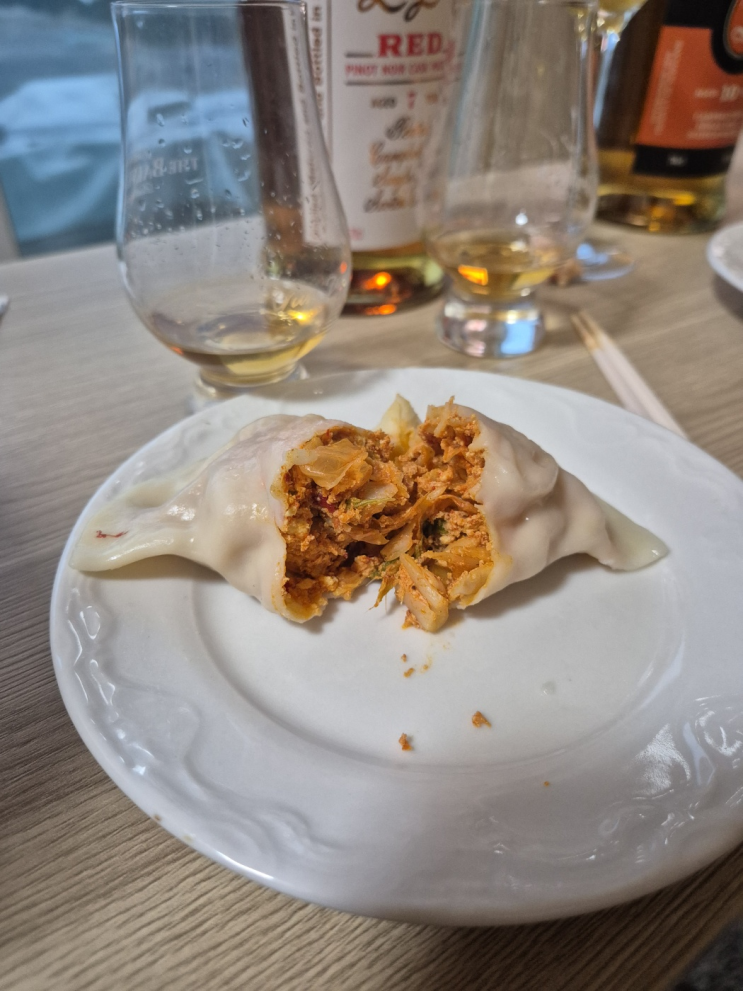  [강동구 천호동] 엄마손만두 (큼지막한 김치손만두를 이 가격에? 보통맛으로도 충분히 메리트 있다)