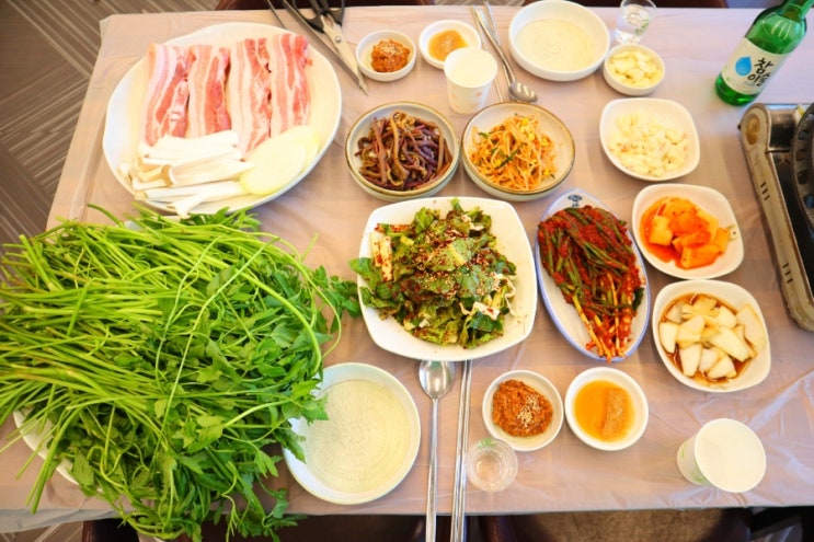 팔공산 <b>미나리 삼겹살</b> 맛집 감탄했던 산성마루 팔공산 단체식당... 