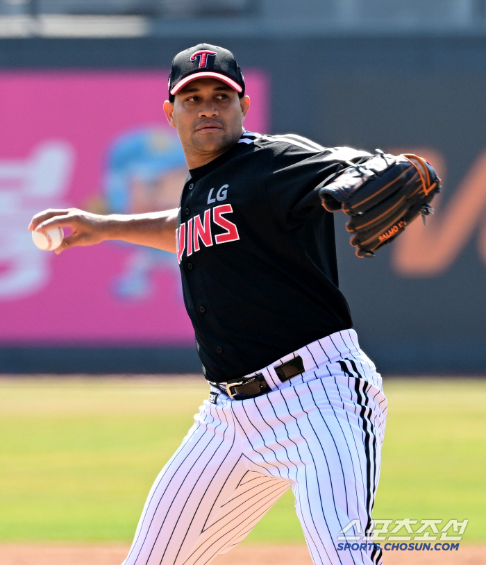 MLB 가지" <b>이강철 감독</b>의 궁금증, 하지만 3.1이닝 1피홈런... 