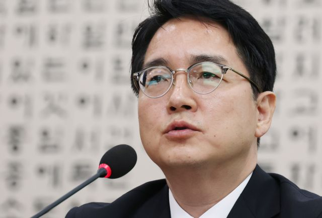 검찰총장 "윤석열 석방하라" 지시…일선 수사팀 '반발'로 공전 중