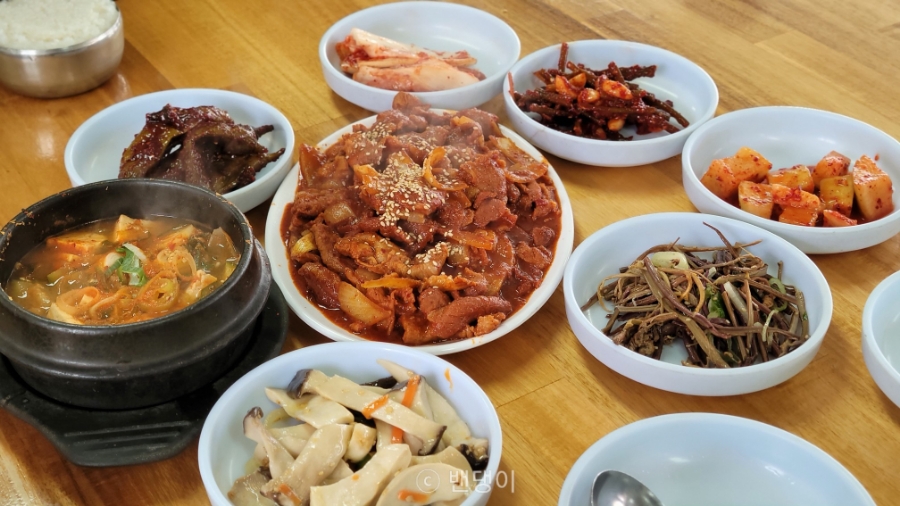 흰돌산식당 사진 1