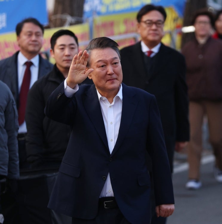 <b>윤대통령</b> 구치소에서 석방ㆍ 6시16분 한남동<b>관저</b>... 