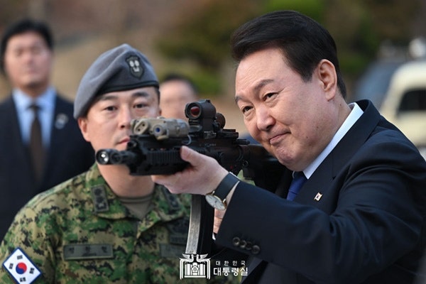 범죄자들이 또 나대고 다닌다. <b>김경수 단식농성</b>?