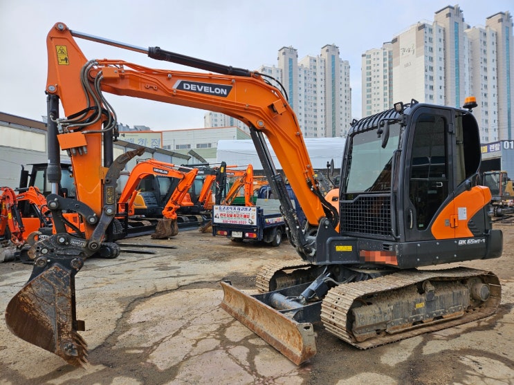  디벨론 두산 DX65MT-7 2024년식 가동2백시간 코끼리집게 회전라인 02 중고굴삭기