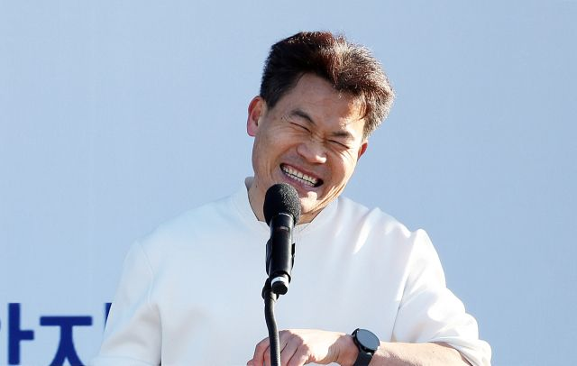  전한길, 한동훈 힐난 "윤석열 등에 칼 꽂아…파렴치·배신 중의 배신이야"