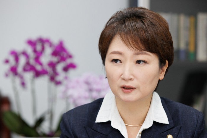 더불어민주당 국회의원 이언주 프로필 나이 고향 학력 경력 재산 "국민의힘 대선주자 존재감....