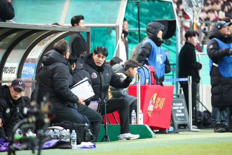 부재'... <b>유병훈 감독</b> "고참 선수들이 이끌어줘야 해"