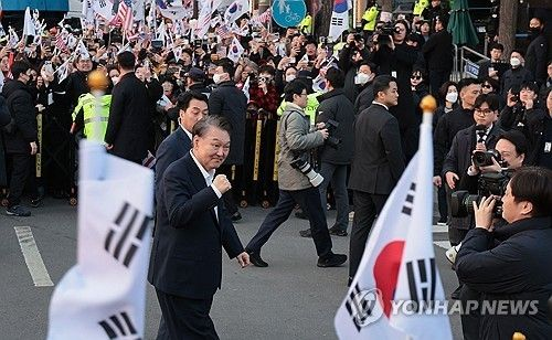 관저복귀 尹 행보는…대통령실 "겸허하게 헌재 선고 기다릴 것"