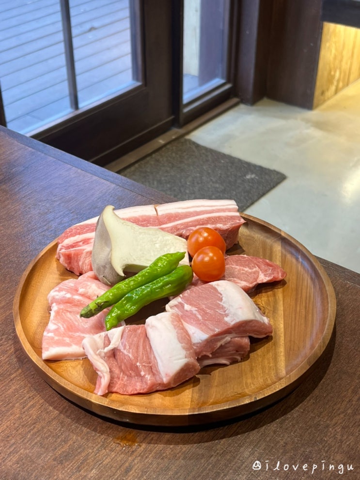  고즈넉한 한옥 분위기에서 최고급 한돈 합정역 맛집 안목가돈