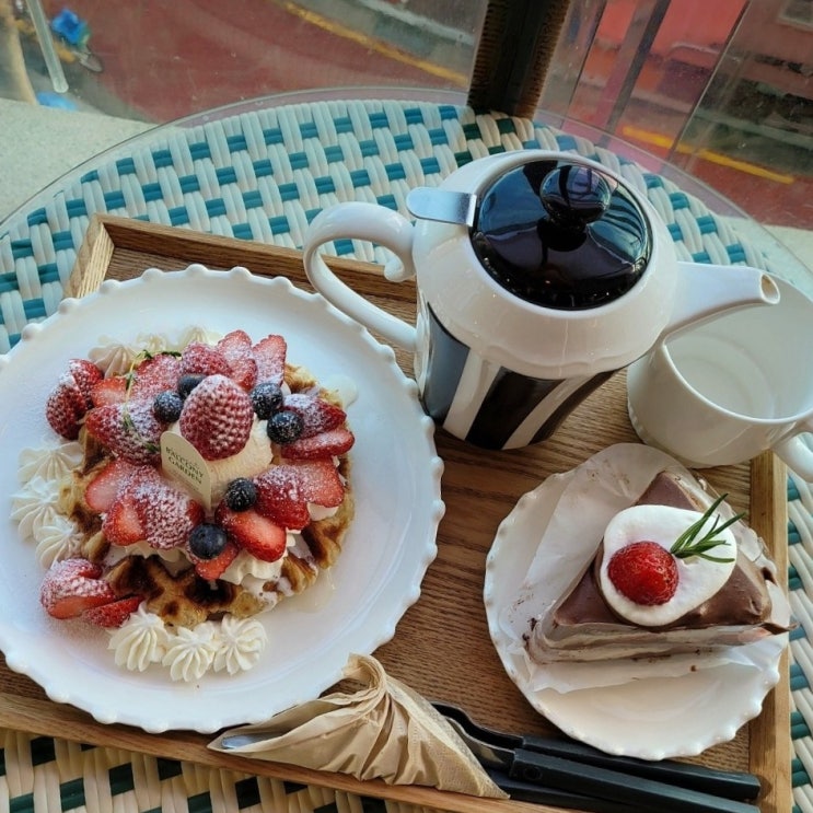  홍대카페 발코니가든 | 마르코폴로와 딸기디저트 맛집