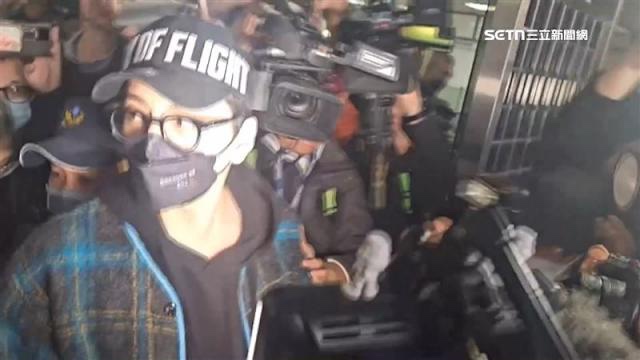  왕대륙, 여자친구를 위해 흑사회(조폭) 동원해 교도소에서 400만 원 빚을 받아내다
