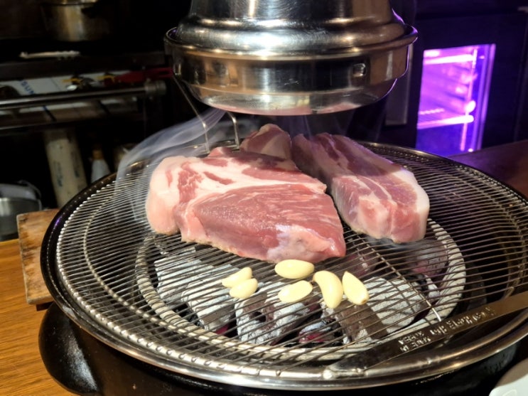  직접 구워주시는 숯불 고기맛집 '모옥살'