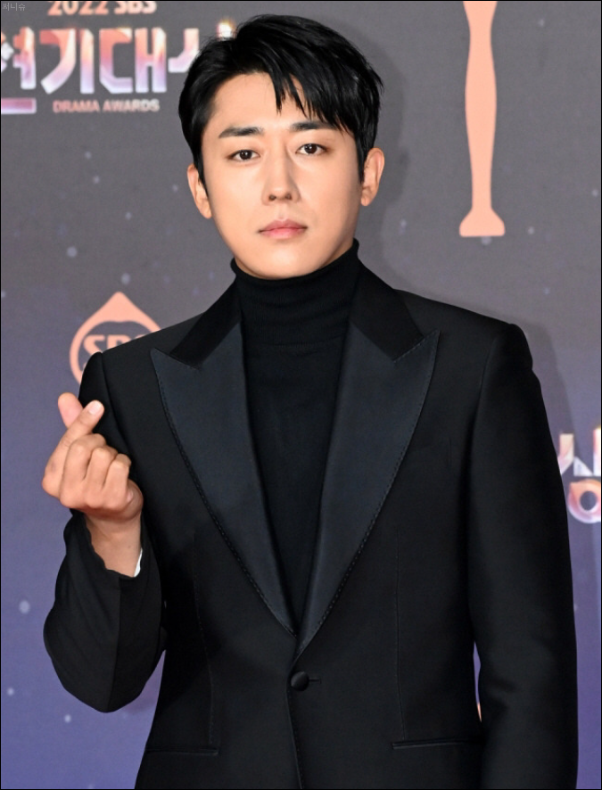 받은 <b>손호준</b> 신생 소속사 차렸다 <b>매니지먼트 333</b> 설립 프로필... 