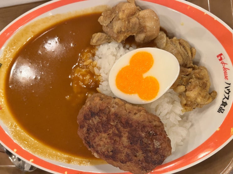  도쿄디즈니랜드식당 의외로 괜츈 투마로우 테라스 치킨버거, 헝그리베어레스토랑 돈까스 카레 아이와 먹어본 후기