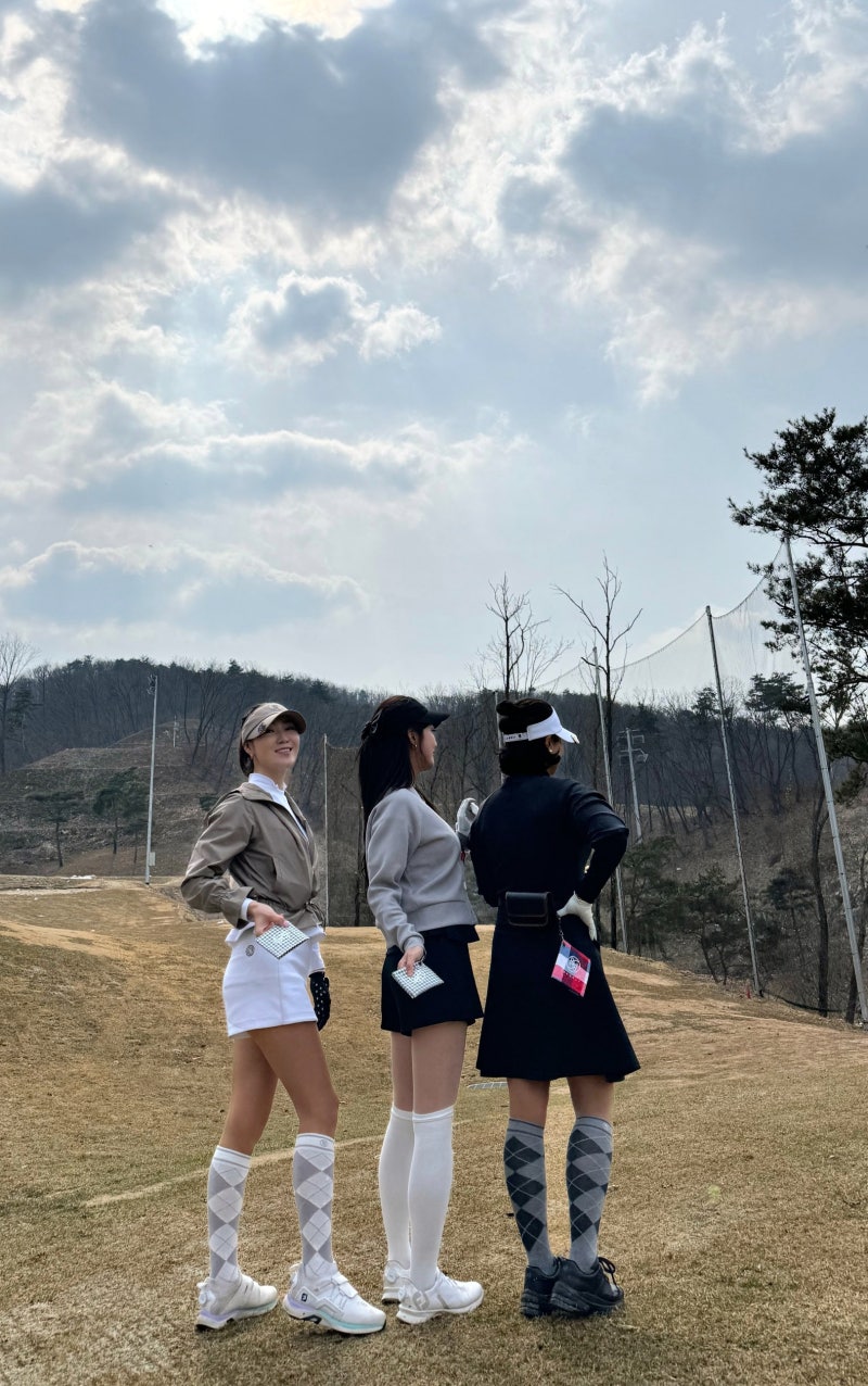 고급스러운 여성 골프웨어 원피스, 후드 점퍼, 셔츠까지 착장 추천