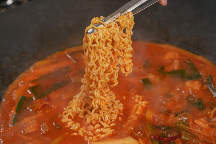  당진 맛집 통큰솥뚜껑닭볶음탕에서 특급 맛을 느껴보세요