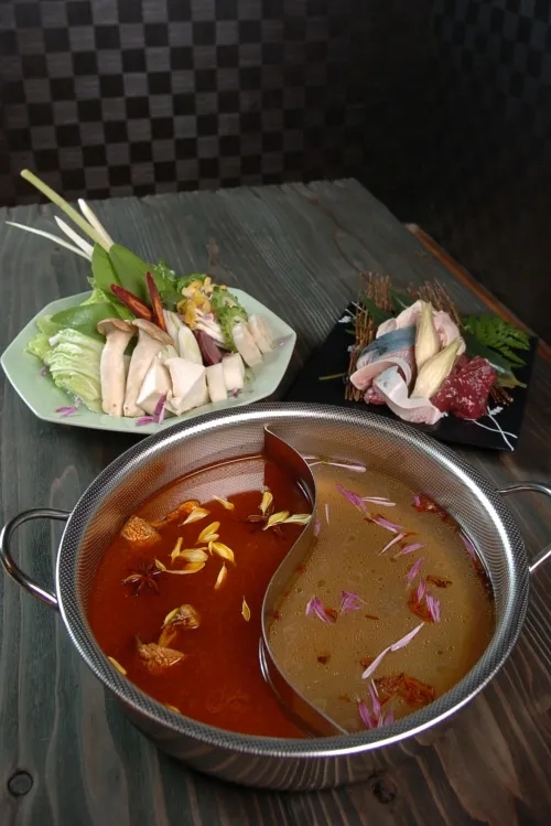 “月100만원 못 벌면 오지마”…中훠궈 전문점 <b>대표 발언</b> 뭇매