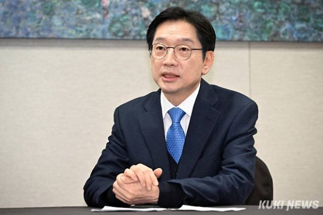 <b>김경수 단식농성</b> 돌입, 윤석열 탄핵 촉구…정치권 파장