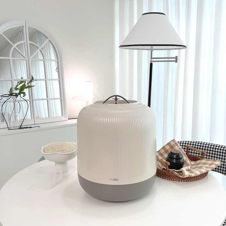 무선진공쌀통 보관 편한 밀폐용기 10kg 쌀 보관통 플루딕 무선진공쌀통 보관 편한 밀폐용기 10kg 쌀 보관통 플루딕