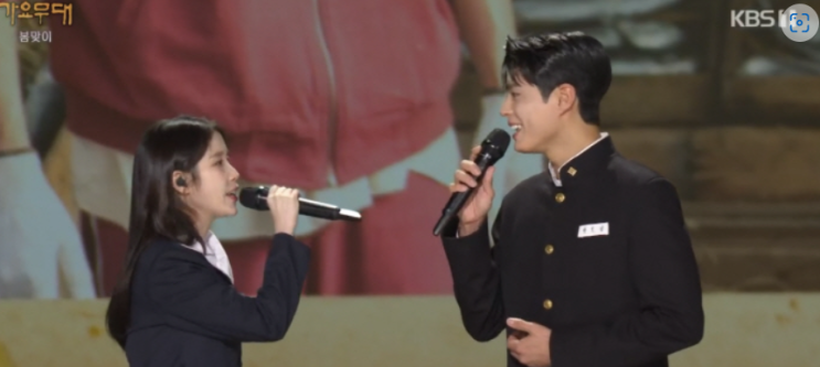 “<b>아이유</b><b>박보검</b>이 <b>가요무대</b>에?”교복 입은 ‘폭싹 커플’... 