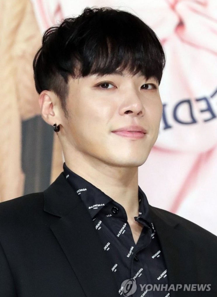 <연예가핫이슈> 가수 휘성, 자택서 숨진 채 발견...소속사 "비통한 심정"(종합2보) <연예가핫이슈> 가수 휘성, 자택서 숨진 채 발견...소속사 "비통한 심정"(종합2보)