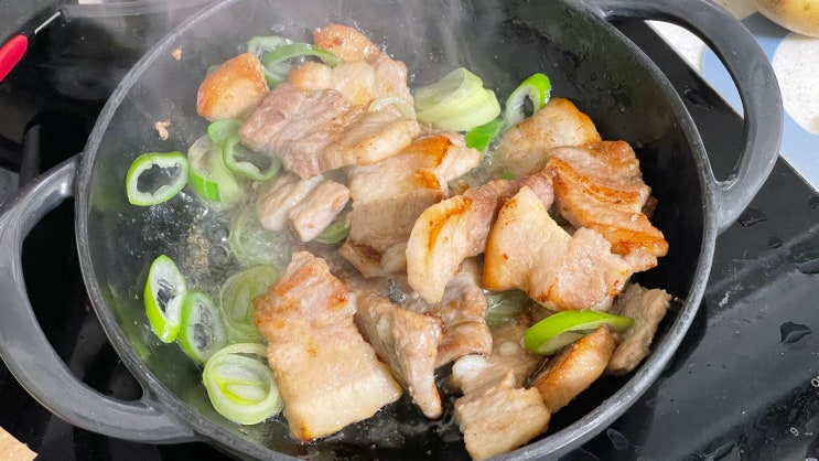  더한우플러스 한돈 삼겹살 | 자취생 안성맞춤 1인분삼겹 꽈리고추삼겹볶음
