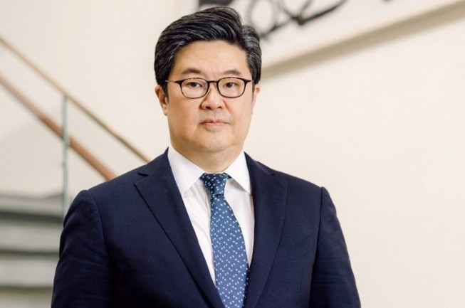 '홈플러스 사태' <b>MBK파트너스</b> 국세청 세무조사, <b>김병주</b> <b>회장</b>은... 