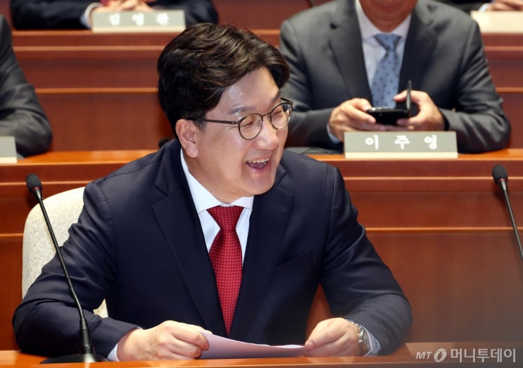 [속보]국민의힘 "민주당처럼 <b>장외투쟁</b>·단식으로 <b>헌재 압박</b> 안... 