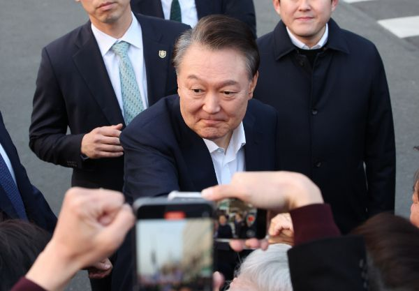  탄핵 선고 앞두고 '선결제' 재등장… "대통령 끝장내고 커피 마시자"