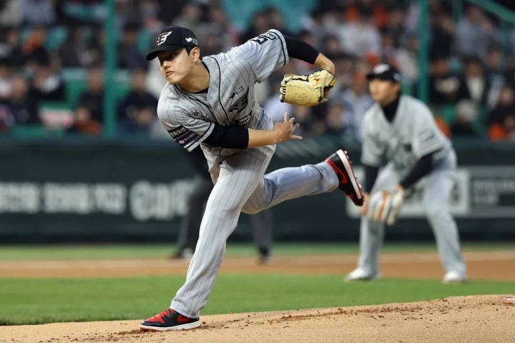 <b>한화 문동주</b>, 159.7km/h 기록! KBO 최고 구속 경신의 의미와... 