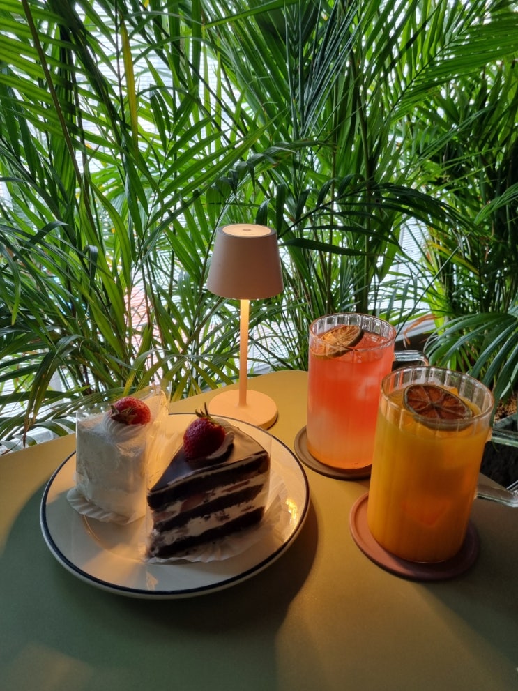  홍대 대형카페 | 복합문화공간 이색카페, ㅎㄷ카페