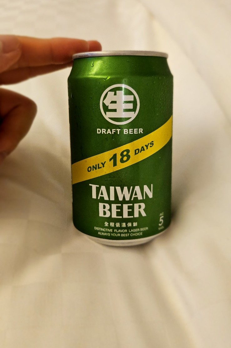  대만 맥주 18일 생 드래프트 - 라거 같지 않은 부드러움과 생생함 (Taiwan Beer Only 18 days Draft Beer)