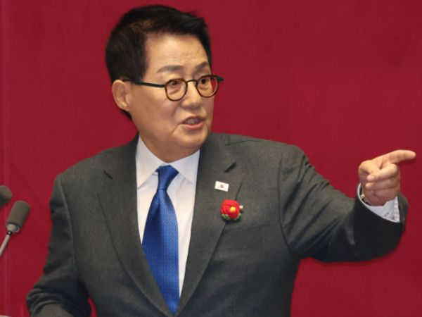  이재명 이어 박지원도 '암살 위협'… "'조심해라' 문자, 나도 받아"
