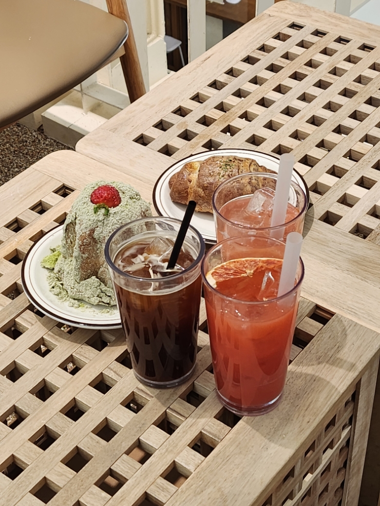  원당 대형카페 추천  카라반과 불멍이 가능한 소금빵  맛집 모노카페