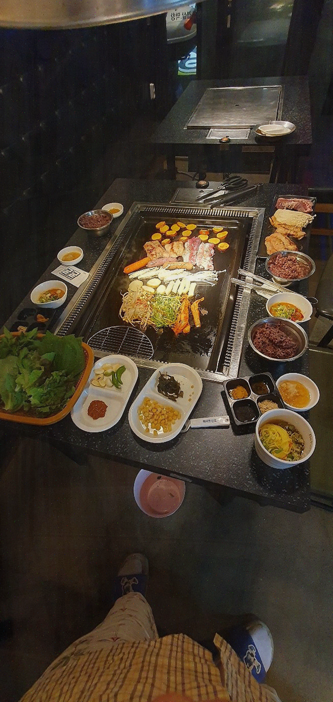  방촌동 막창, 구워주는 서비스가 매력적인 배꼽숙성삼겹살과막창
