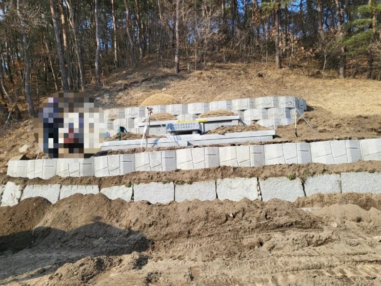  2025년 김천시 부항면 월곡리 석축 식생불록및 잔디조성 묘지공사 고인돌장의사 #손없는날 #윤달 #벌초 #이하늘장사 #장의사 #이장 #화장 #김천장의사 #구미장의사 #상주장의사
