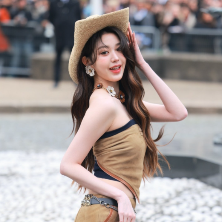  장원영 레전드 찍은 파리 패션위크 카우걸 패션