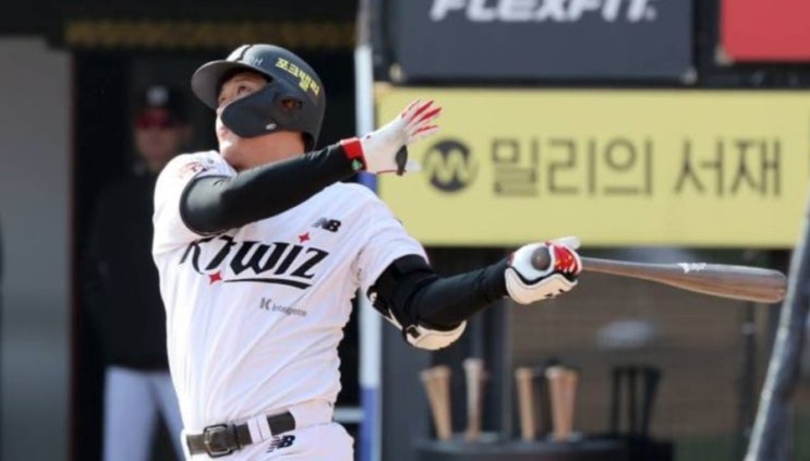 <b>KT</b> <b>황재균</b>, 1루수 확정하자마자 홈런 폭발! <b>시범경기</b> 첫 홈런... 