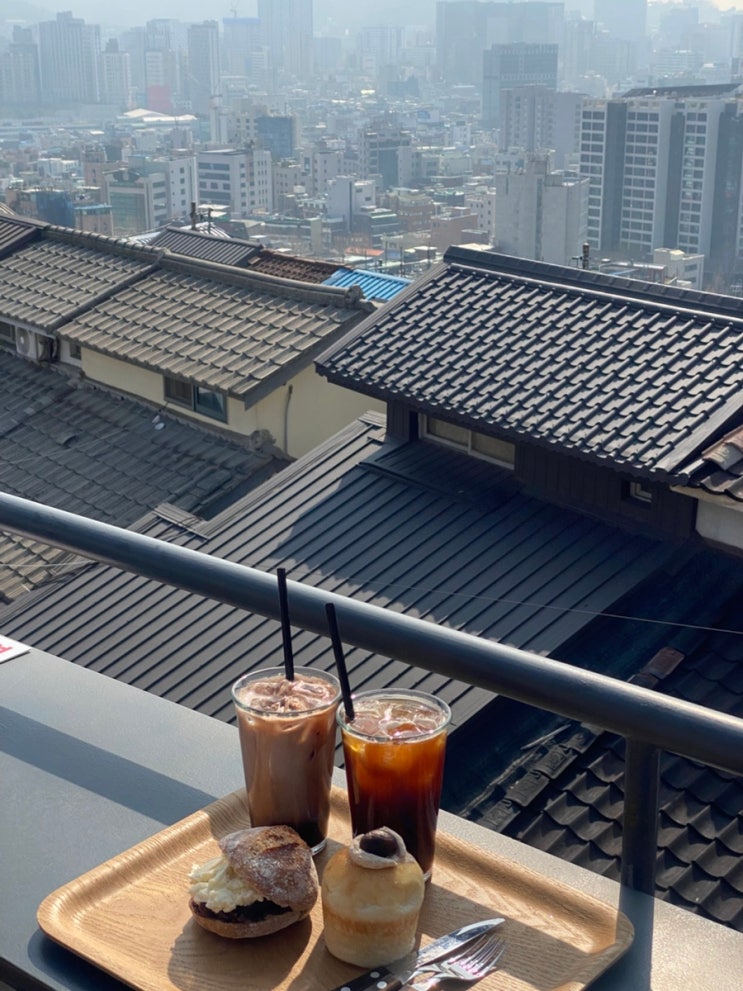  뚜벅이 종로 한바퀴 (광장시장, 낙산공원, 개뿔카페)