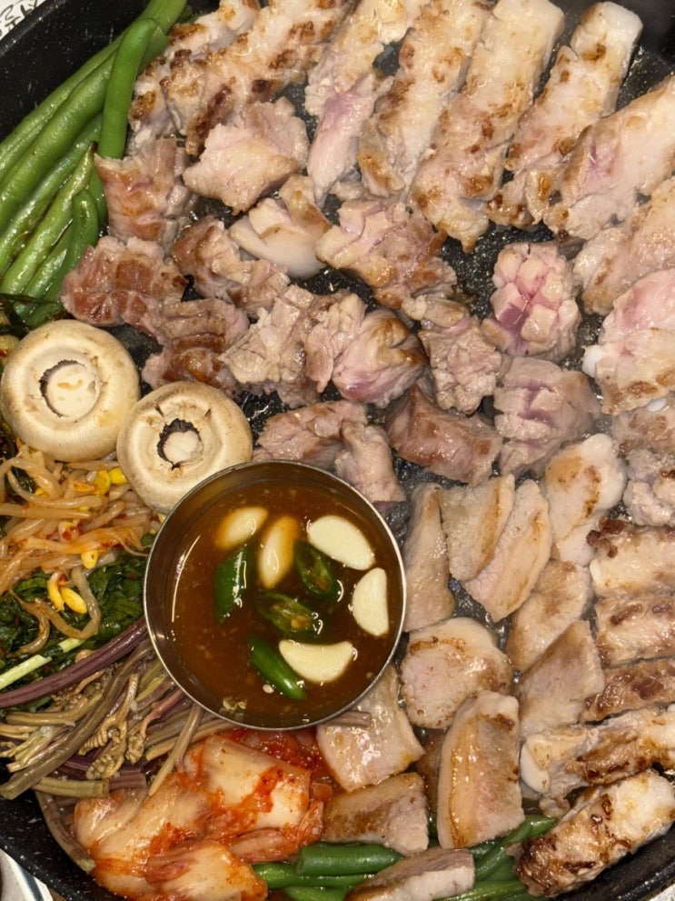  구미 맛집 꽃돼지식당 본점 인동 삼겹살 구워주는 고기집