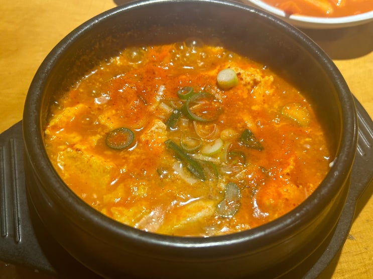  안암역 고려대학생들이 찾는 순두부 웨이팅 맛집<옥두헌손두부>(얼큰순두부, 뚝제육정식, 감자찐만두)