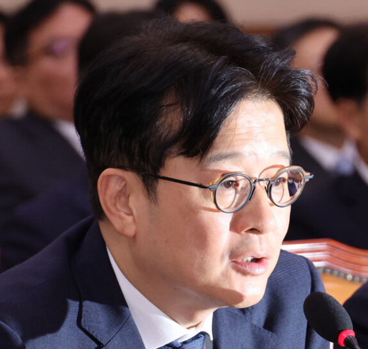 [속보] <b>이창수 서울중앙지검장</b> 탄핵안 '기각'…<b>직무 복귀</b>