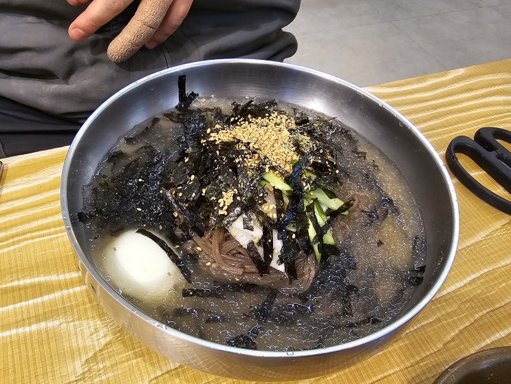  하남 막국수로 유명한 강릉해변 메밀막국수 주차도 편하구먼