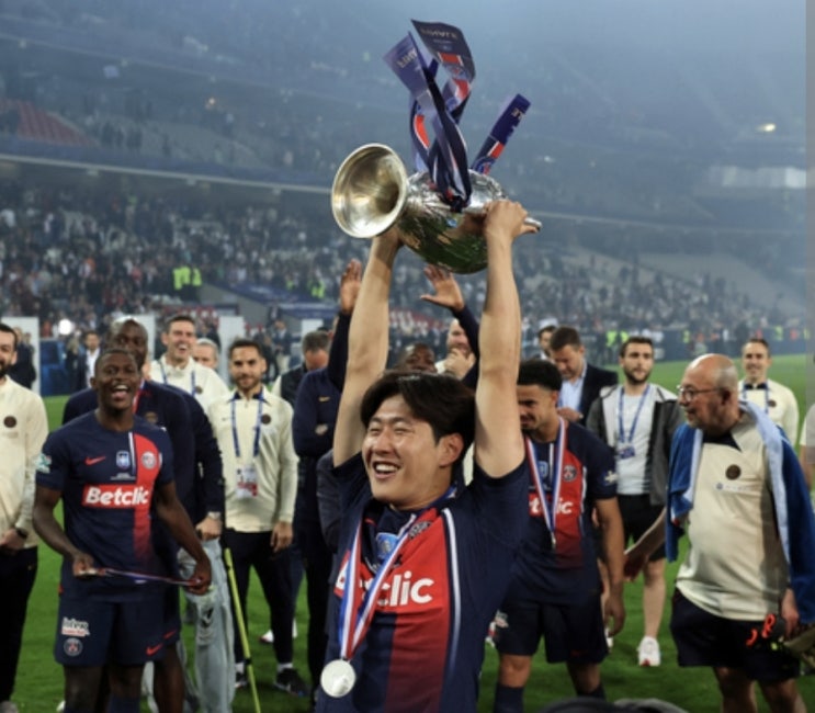 타고난 <b>이강인</b> 커리어에 챔스<b>우승</b> 추가요 슈퍼컴퓨터 <b>PSG</b>가... 