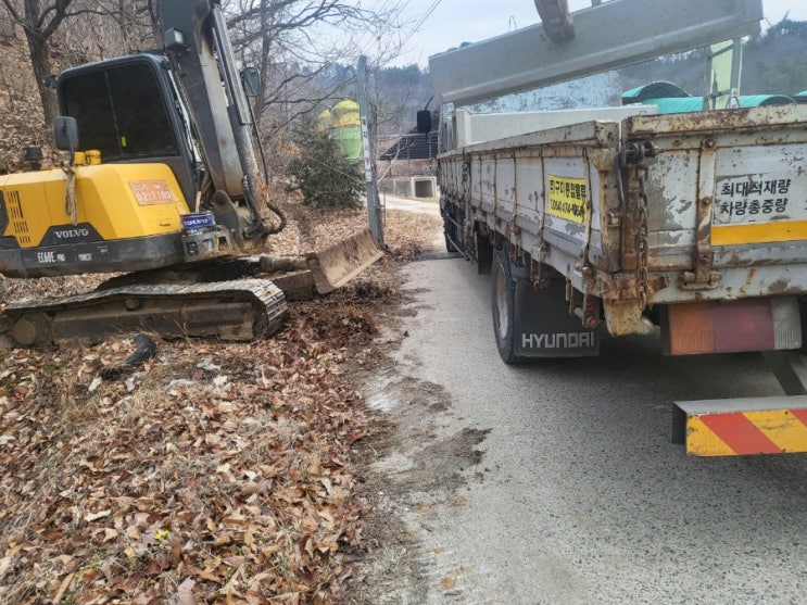  2025년 김천시 조마면 강곡리 수로관 및 잔디조성  가족묘지조성공사 고인돌장의사 #손없는날 #윤달 #벌초 #이하늘장사 #장의사 #이장 #화장 #김천장의사 #구미장의사 #선산장의사