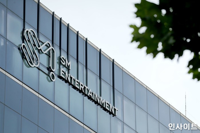 SM<b>엔터</b>테인먼트 (SM ENTERTAINMENT)