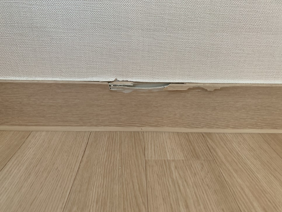 서울 부서진 걸레받이몰딩 부분수리복구